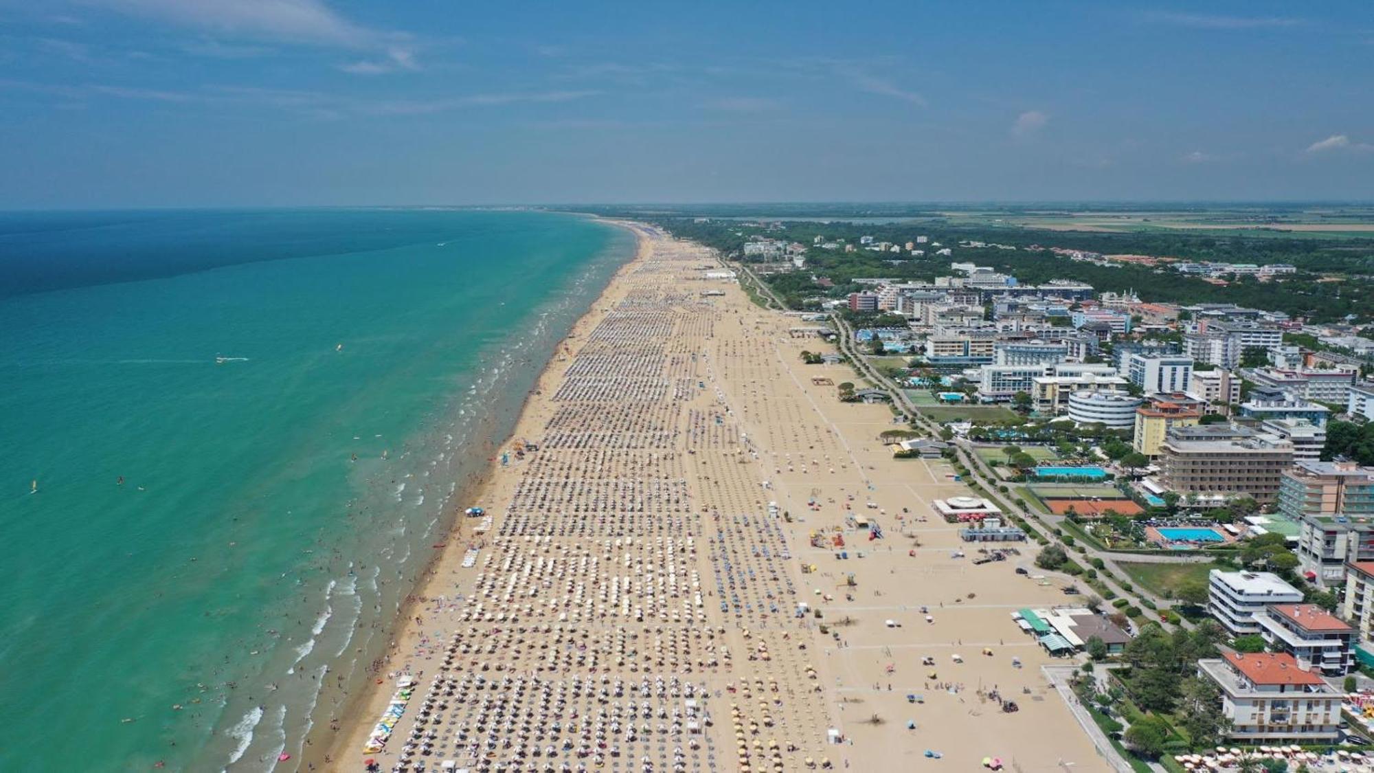 Nice Apartment With Terrace Next To The Sea Bibione Eksteriør billede